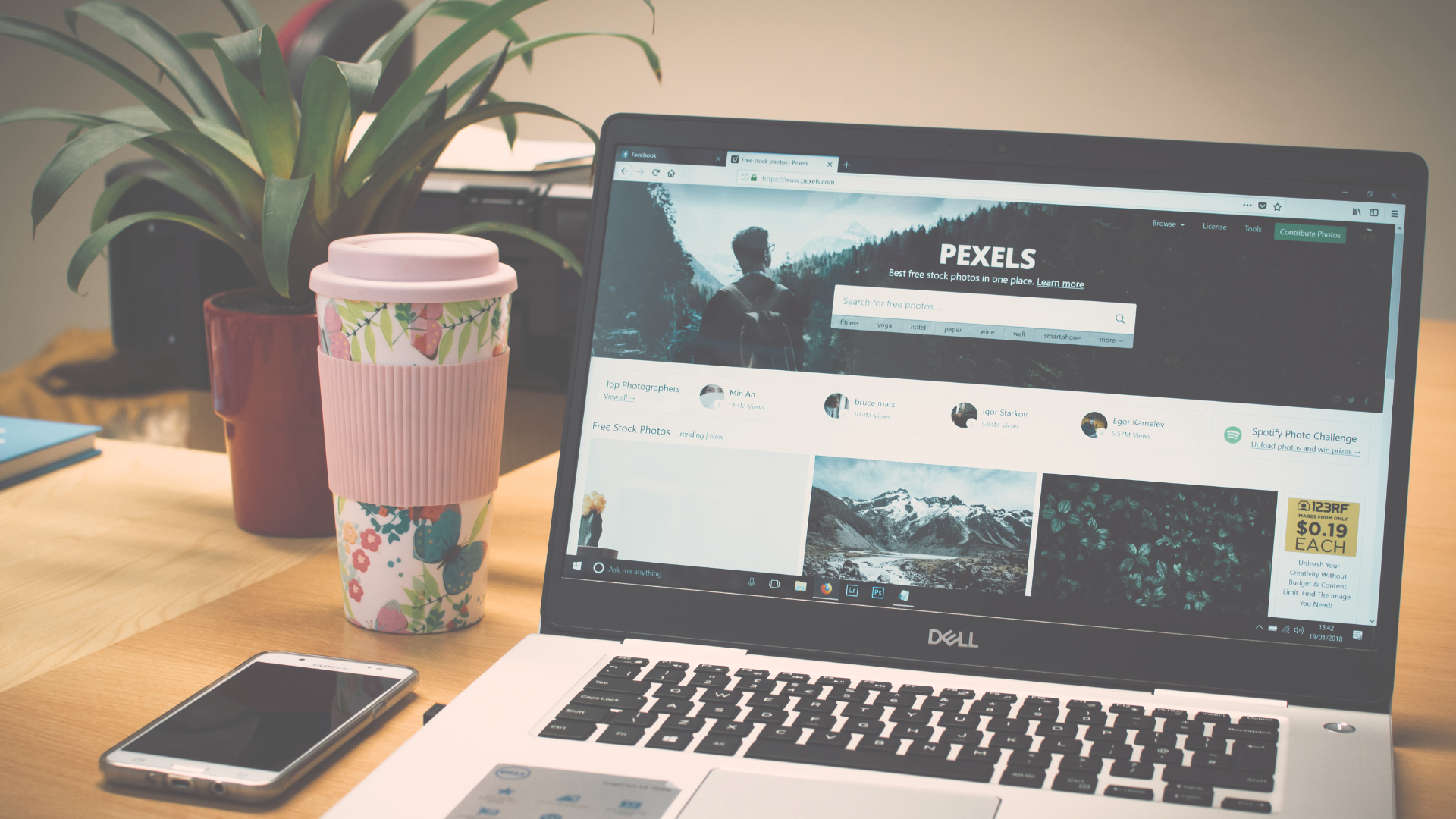 Jimdoは無料でどこまでできる？個人サイト初心者向け解説