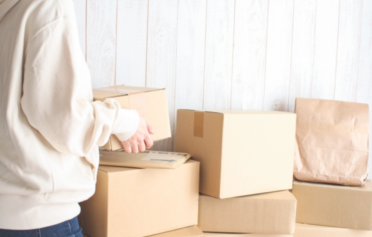 オタク部屋の片づけ術！アニメグッズを箱に詰めて送るだけ爆速で部屋を広げる方法